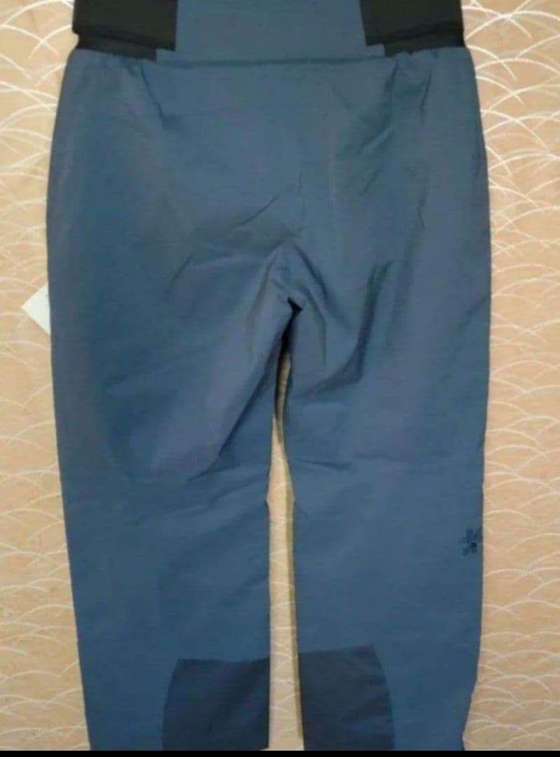 新品タグ付き GOLD WIN ゴールドウイン ウエア 上下組み合わせ。