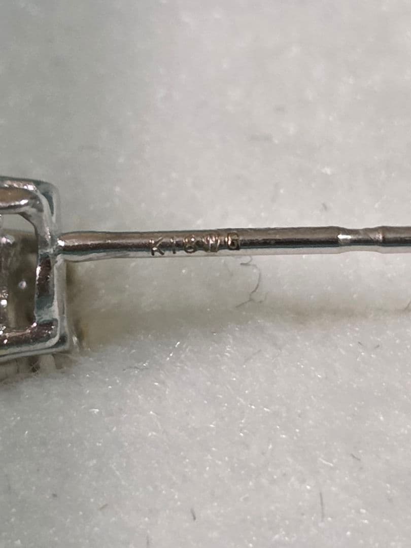 K18WG ダイヤピアス