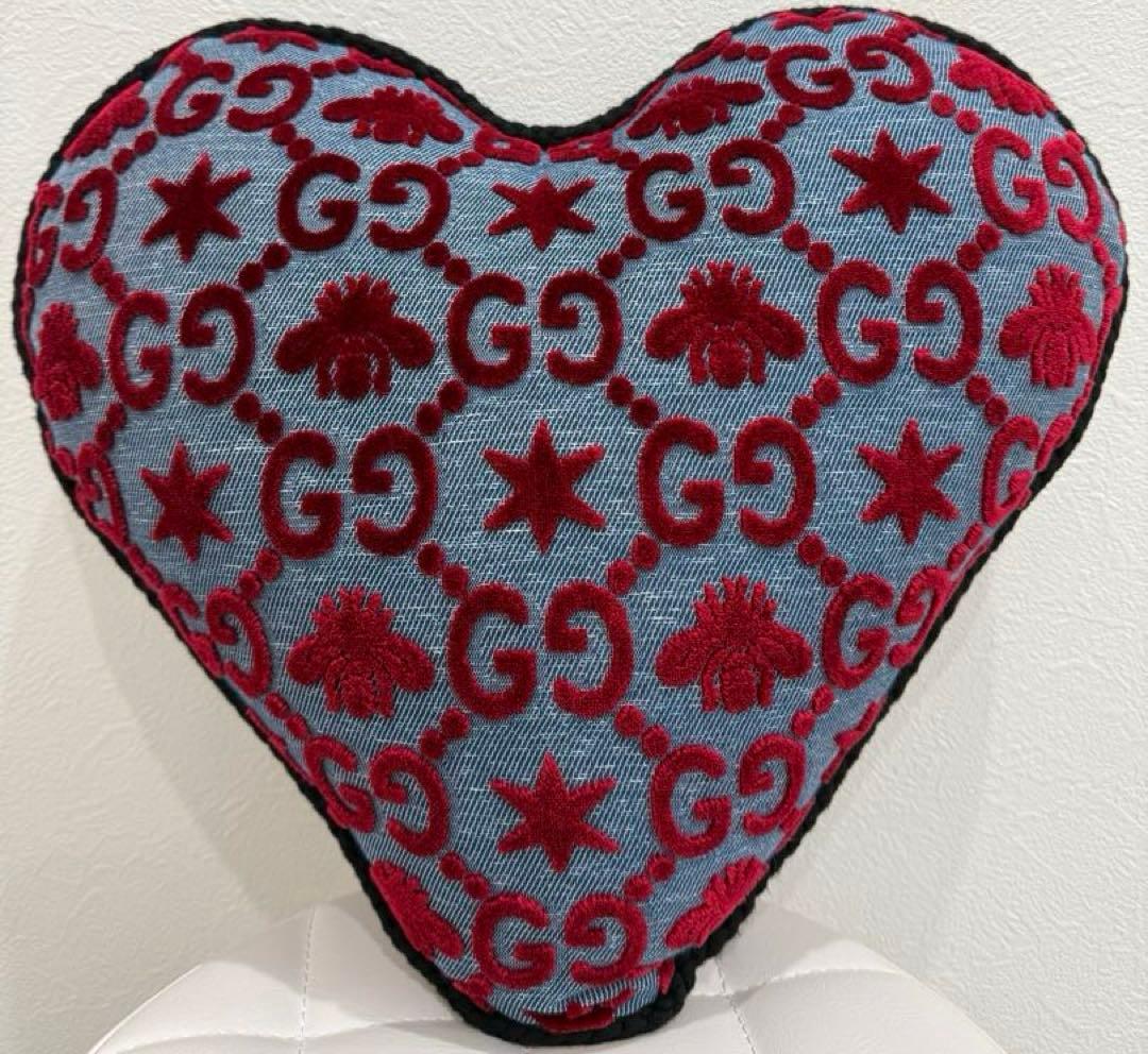GUCCI グッチ クッション ハート ロゴ