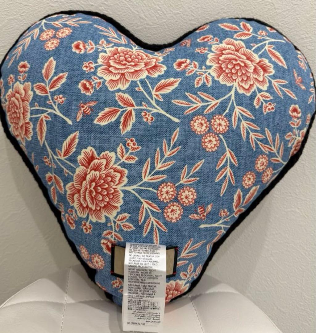 GUCCI グッチ クッション ハート ロゴ