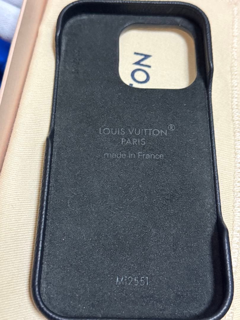 ルイヴィトン iPhone16Proバンパー