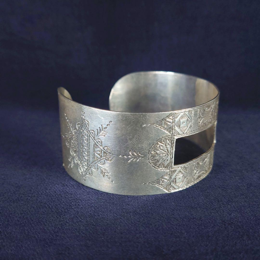 【モロッコ直輸入】トゥアレグ族シルバーバングル