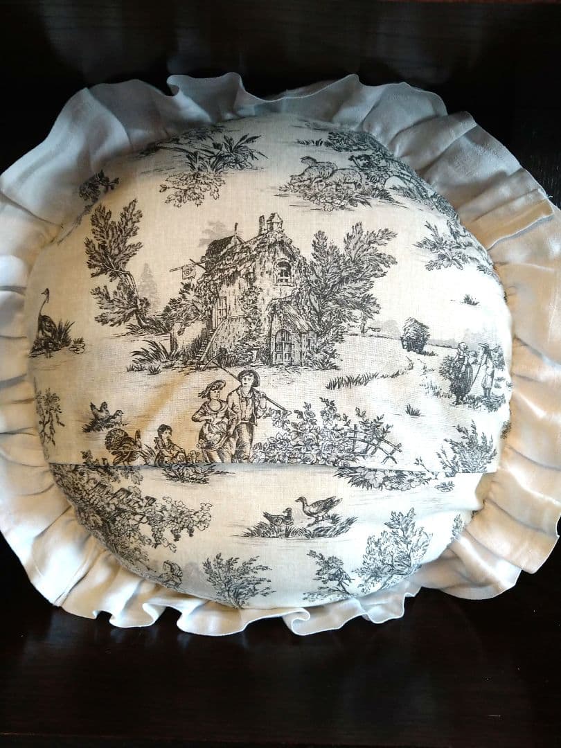 ★フランスアンティーク　クッション　イニシャル刺繍★