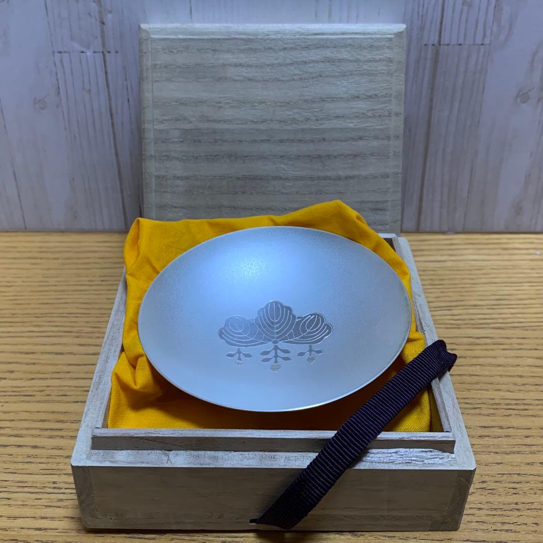 銀盃　純銀 花柄皿 木箱入り