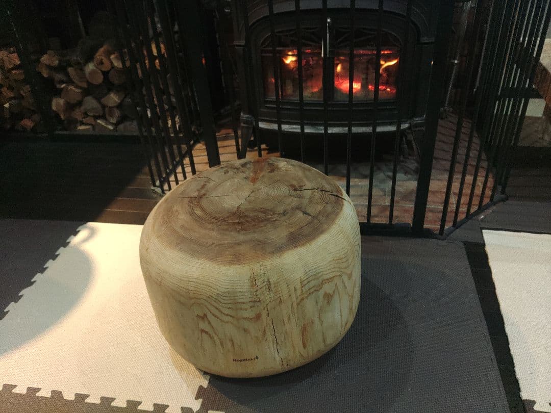 杉の丸太の特大丸型スツール