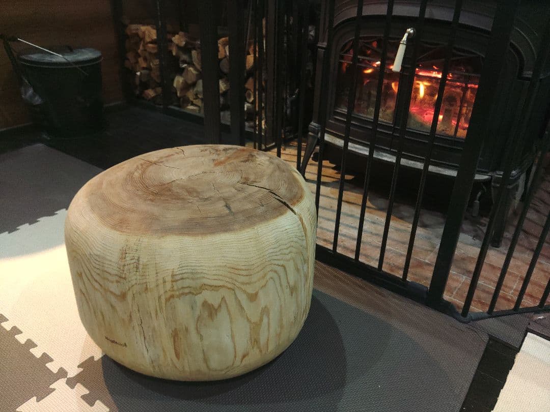 杉の丸太の特大丸型スツール