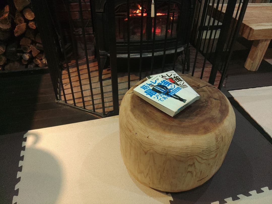 杉の丸太の特大丸型スツール