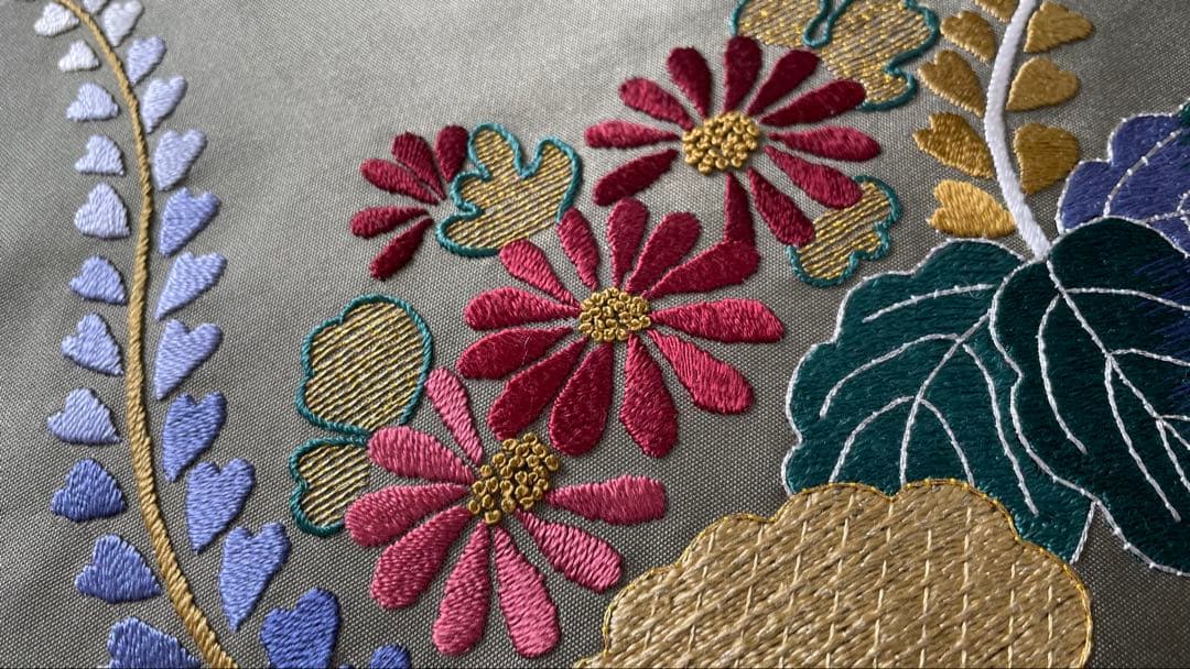 【美品】刺繍の美しい塩瀬の名古屋帯 桐 菊 オリーブグリーン 金銀糸 長尺