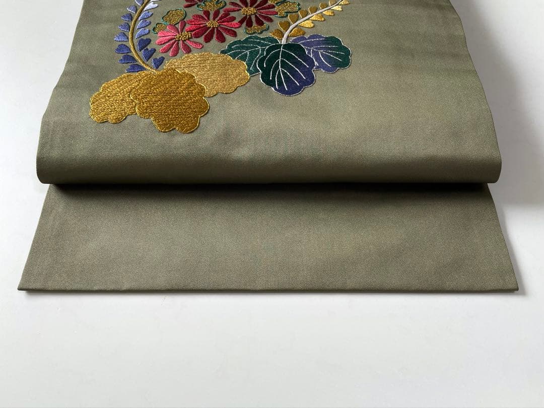 【美品】刺繍の美しい塩瀬の名古屋帯 桐 菊 オリーブグリーン 金銀糸 長尺