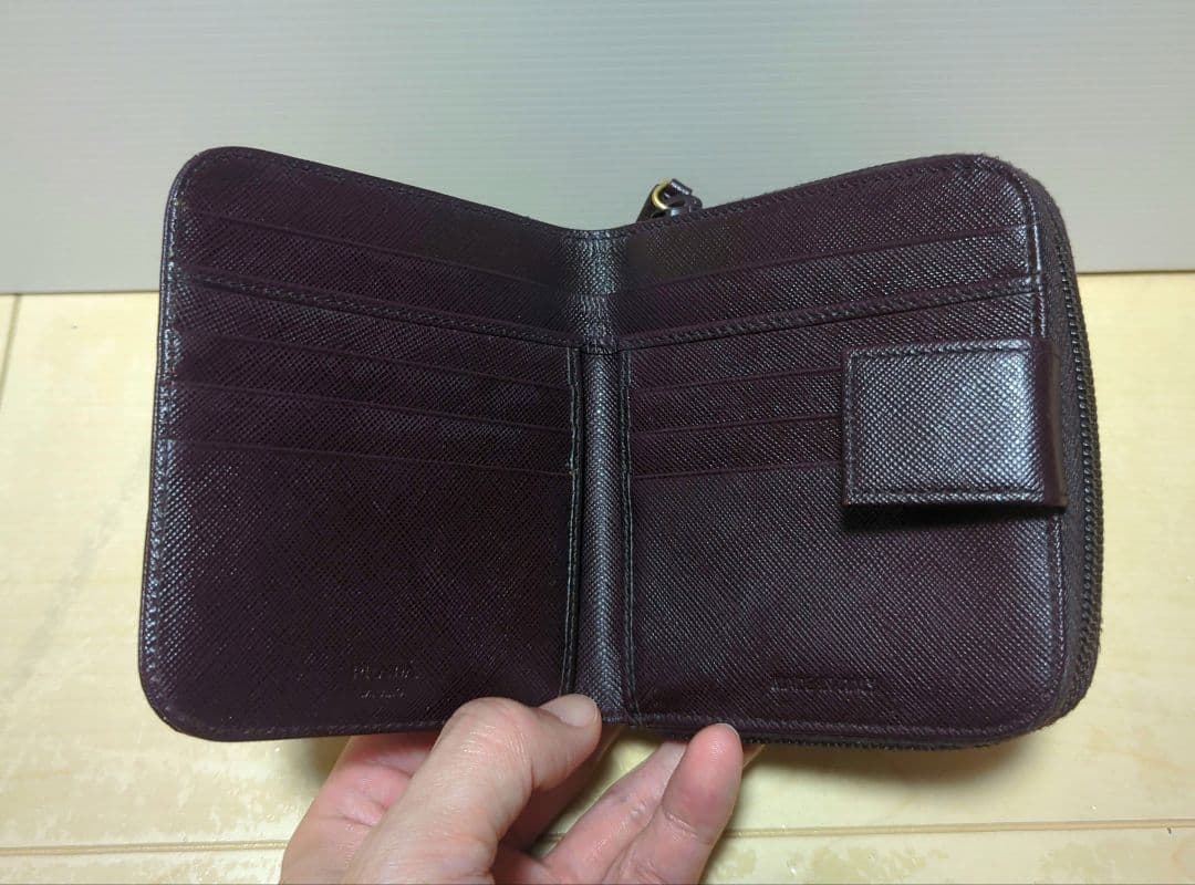 【美品】PRADA 二つ折り財布 ブラウン サフィアーノレザー　値段交渉◯