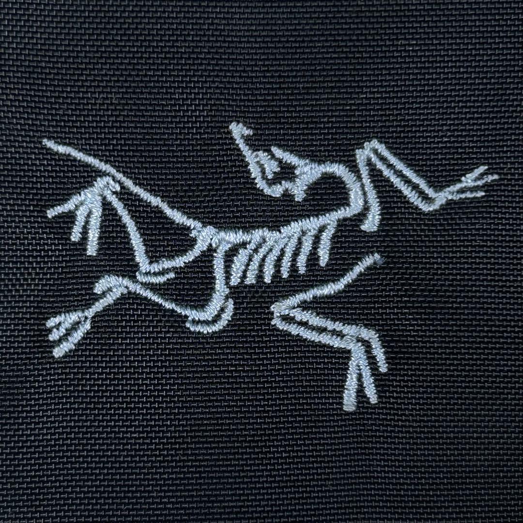 希少 アークテリクス mantis 26 チャコールネイビー 廃盤