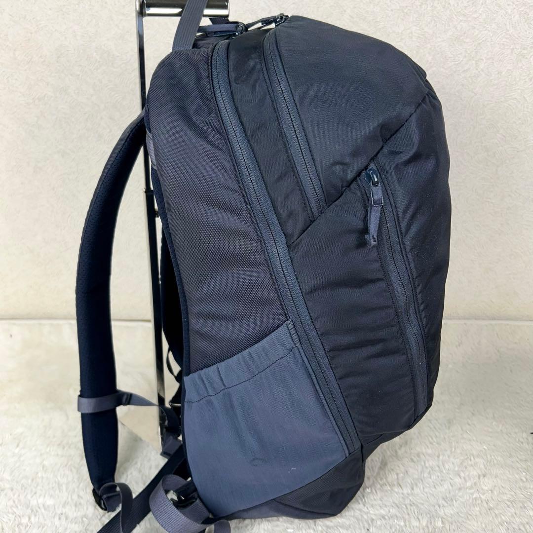 希少 アークテリクス mantis 26 チャコールネイビー 廃盤