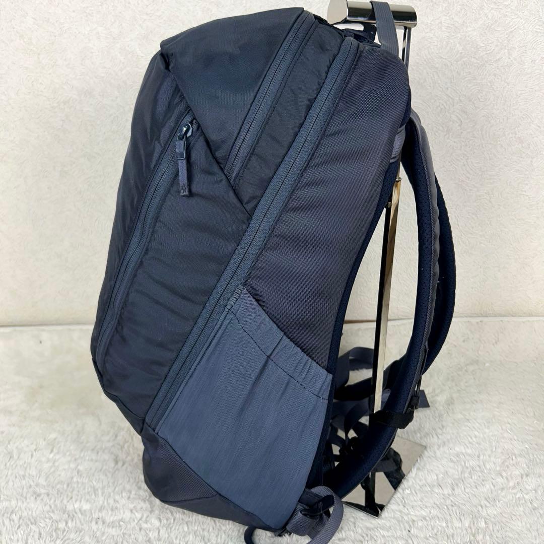 希少 アークテリクス mantis 26 チャコールネイビー 廃盤