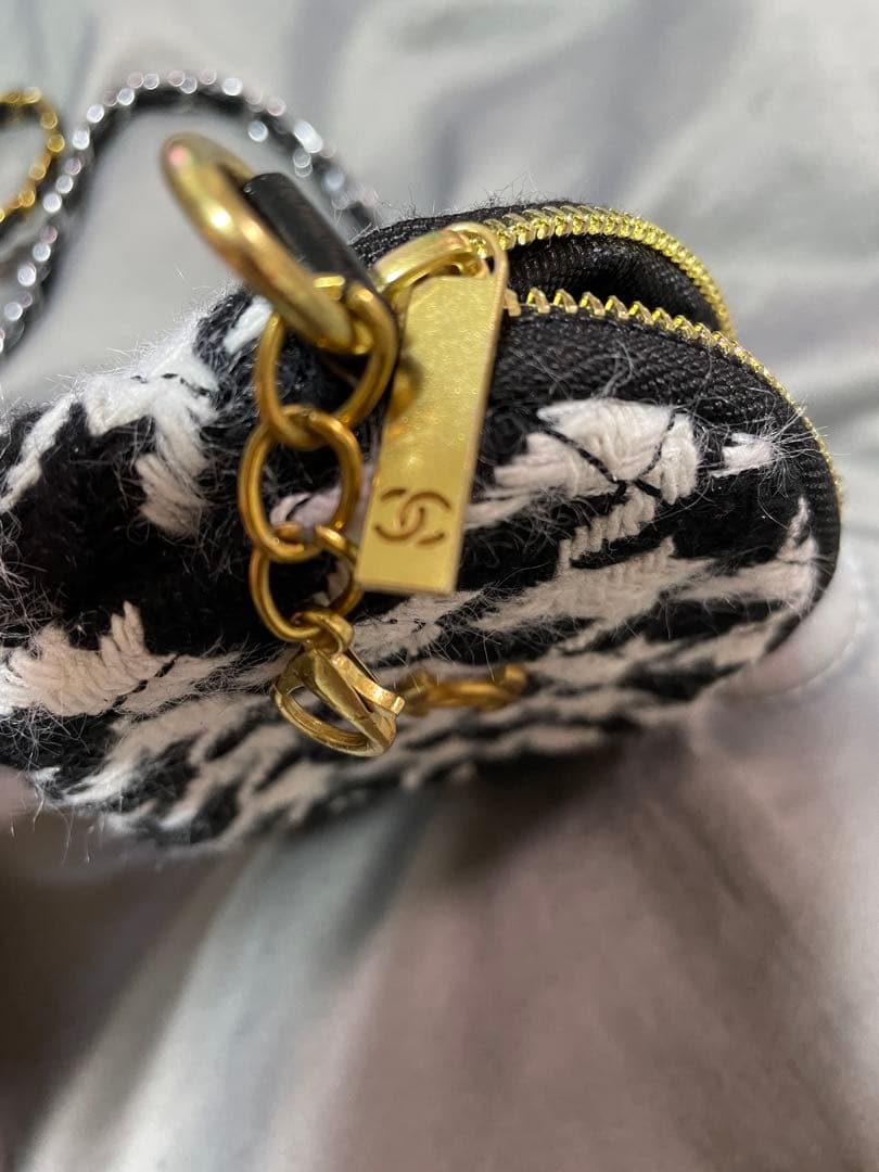 CHANEL シャネルの人気スマホホルダーとミニポーチ ❣️