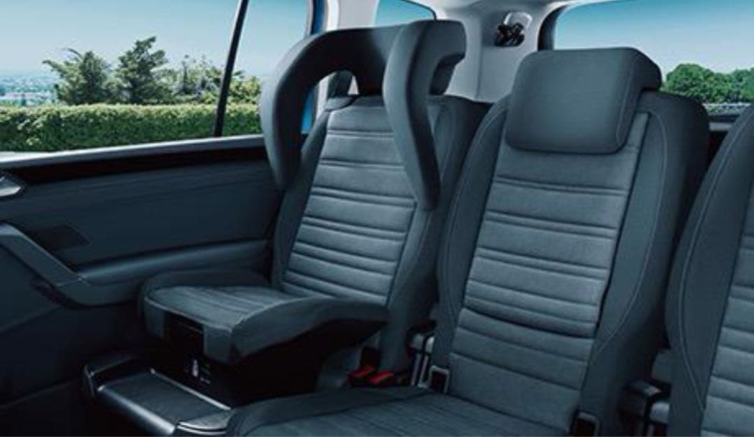 値下げしました！ゴルフトゥーラン　インテグレーテッドチャイルドシートヘッドレスト