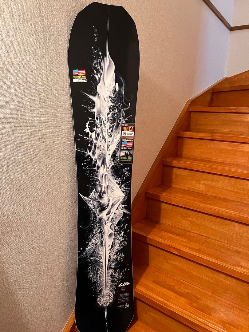 Lib Tech スノーボード 黒と白のデザイン