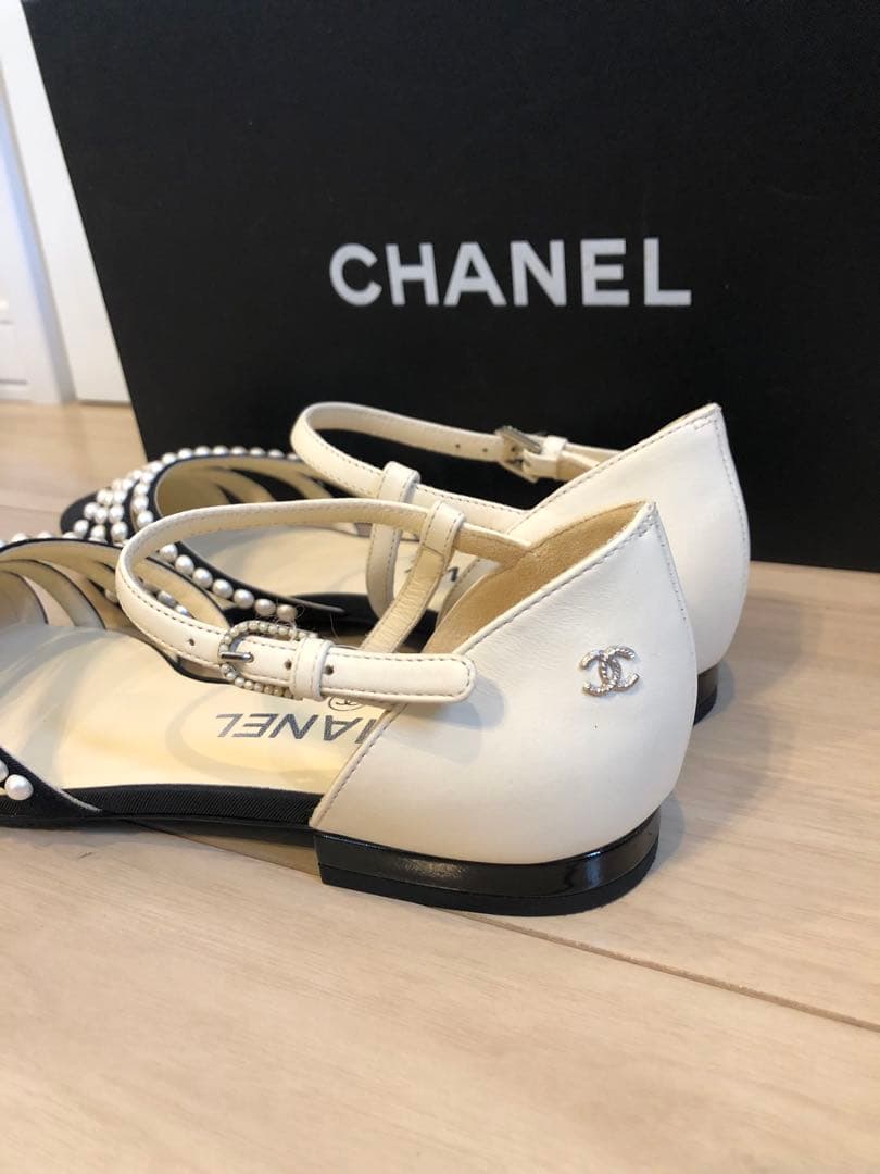 シャネル　CHANEL パール付きフラットパンプス