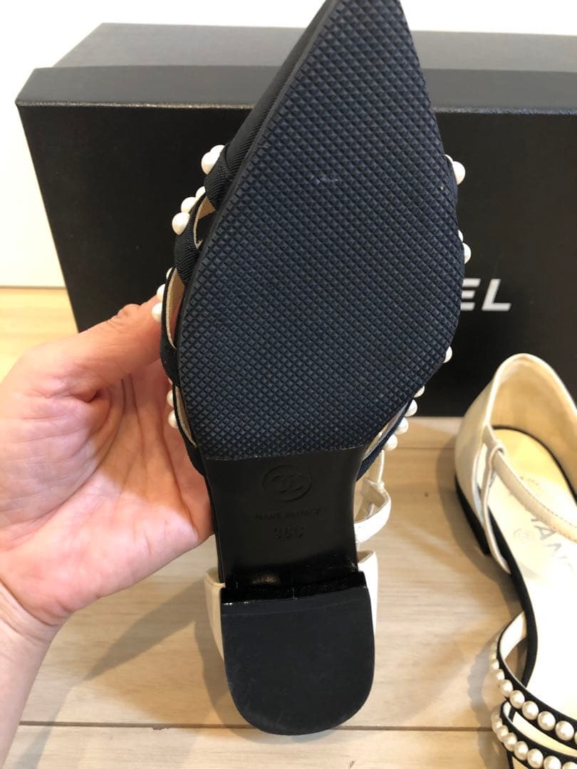 シャネル　CHANEL パール付きフラットパンプス