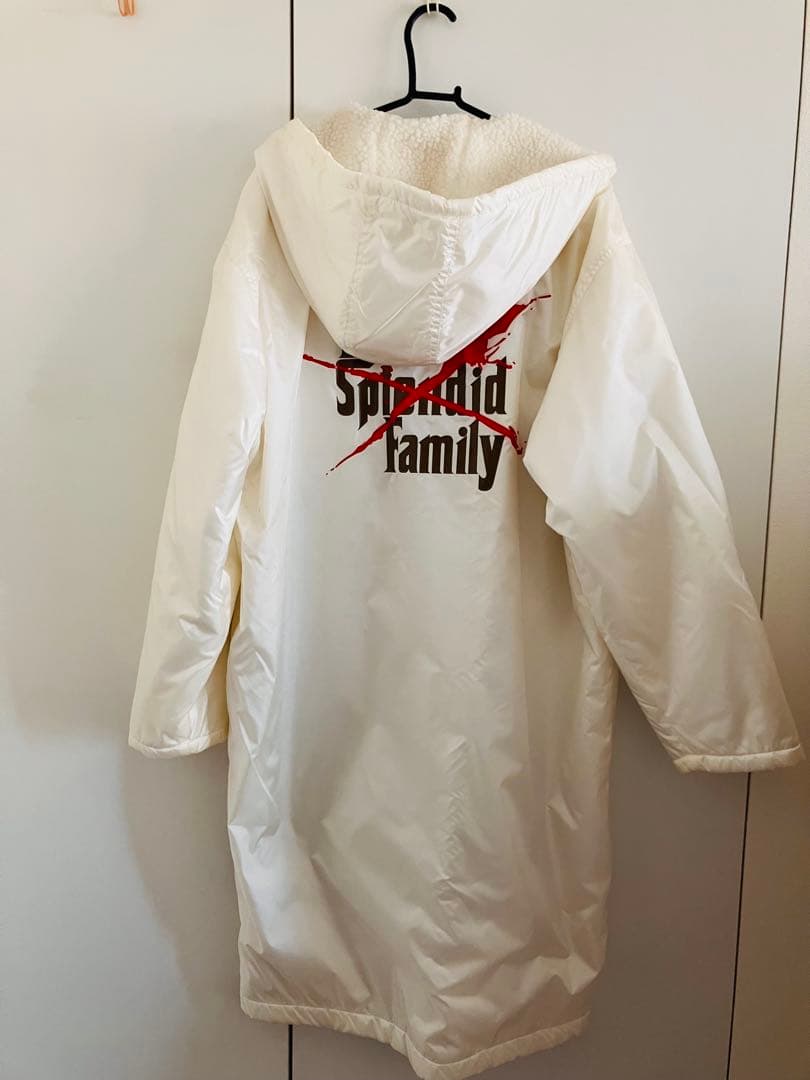 『華麗なる一族』ベンチコート