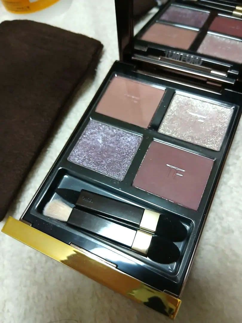 TOM FORD アイ カラー クォード 01RW メタリックモーブ