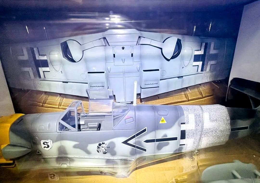 メッザーシュミット★1/18★スケールWW2モデル★BF109E ★フィギュア