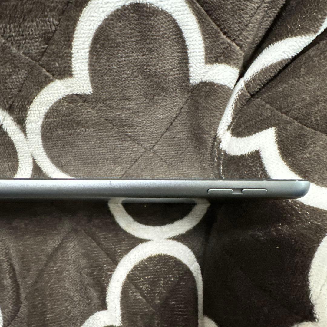 iPad 8世代　32GB Wi-Fiモデル 本体