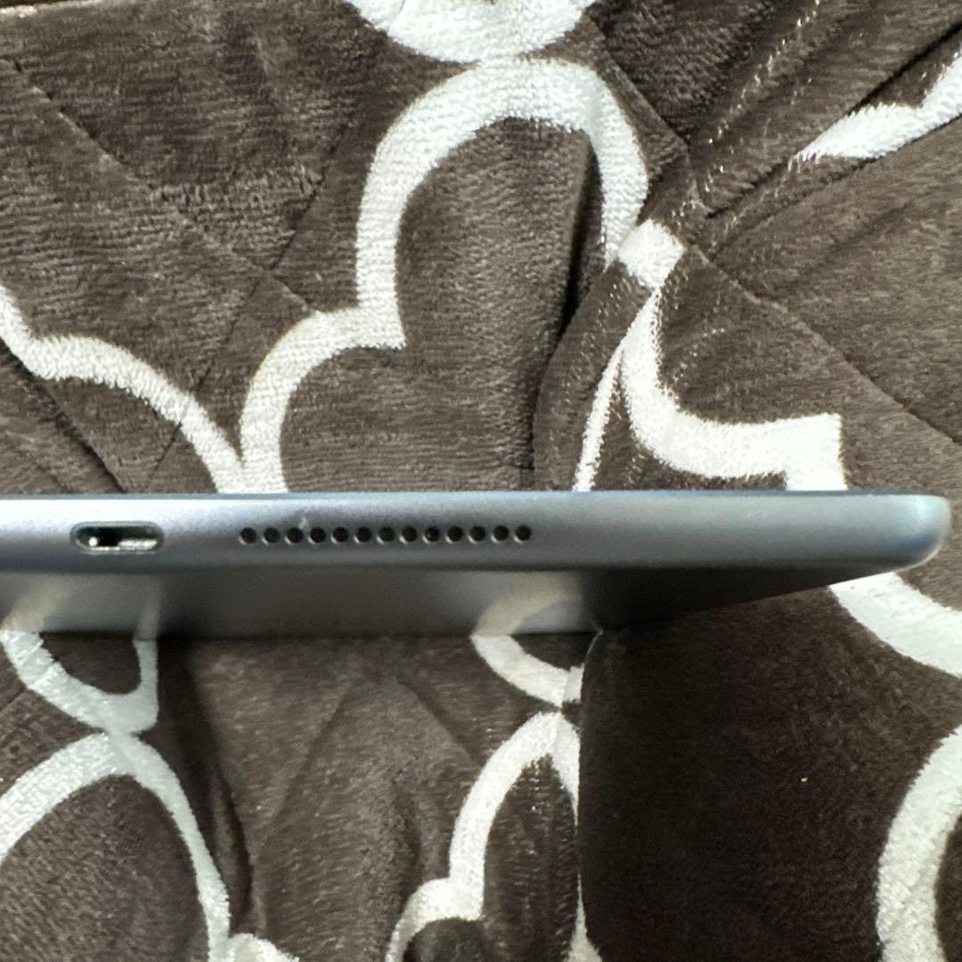 iPad 8世代　32GB Wi-Fiモデル 本体