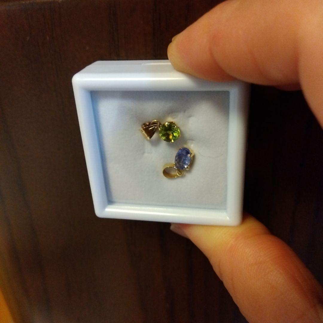 ナオトショップのタンザナイトとペリドットのストーンチャームセット