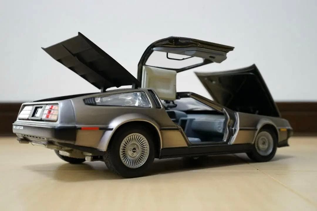 カ*サ様 サンスター　デロリアン　ダイキャスト　1/18　箱付き