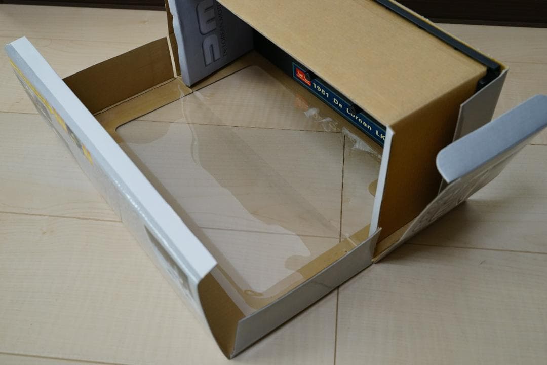 カ*サ様 サンスター　デロリアン　ダイキャスト　1/18　箱付き