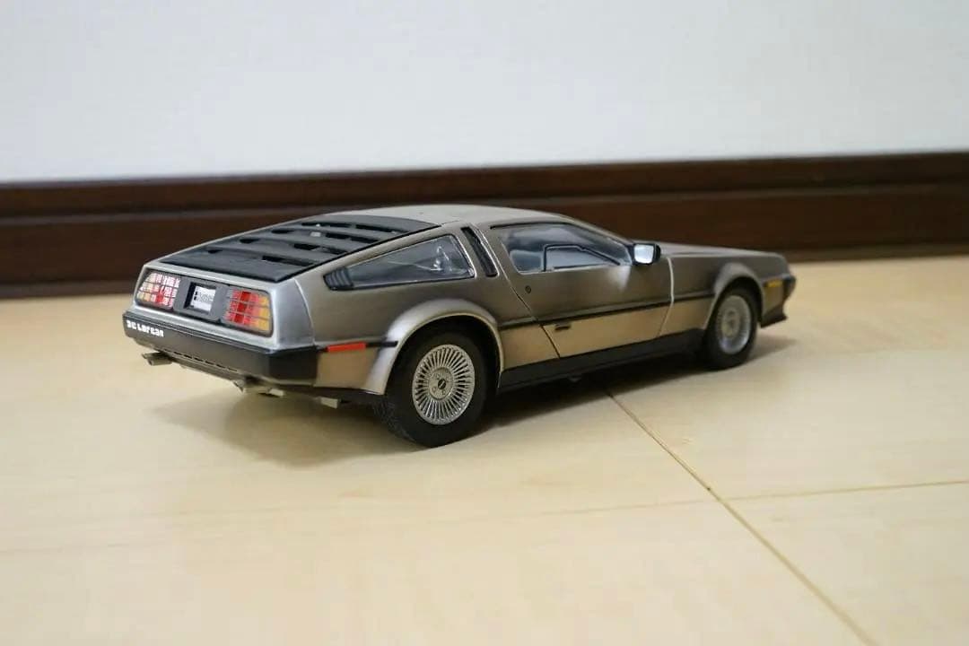 カ*サ様 サンスター　デロリアン　ダイキャスト　1/18　箱付き