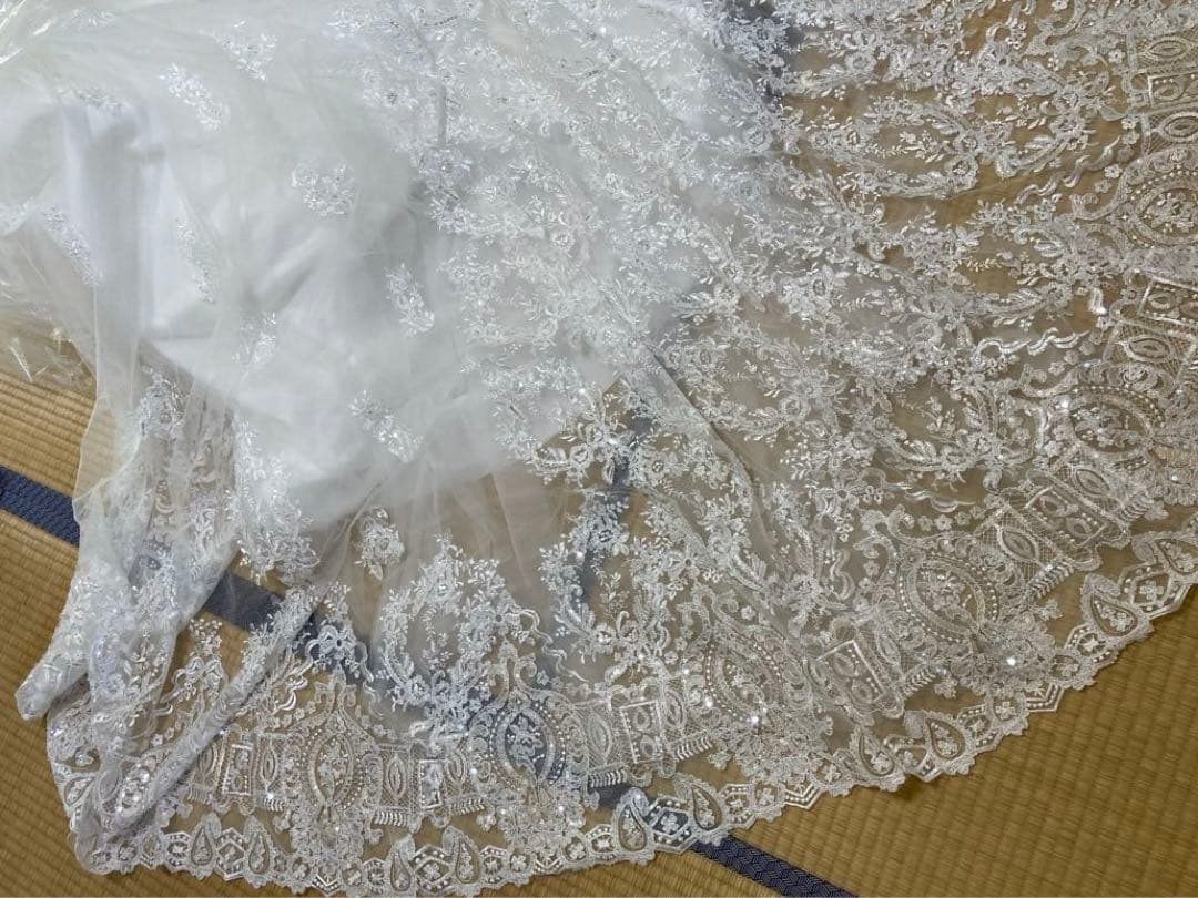 ウェディングドレス　パニエつき