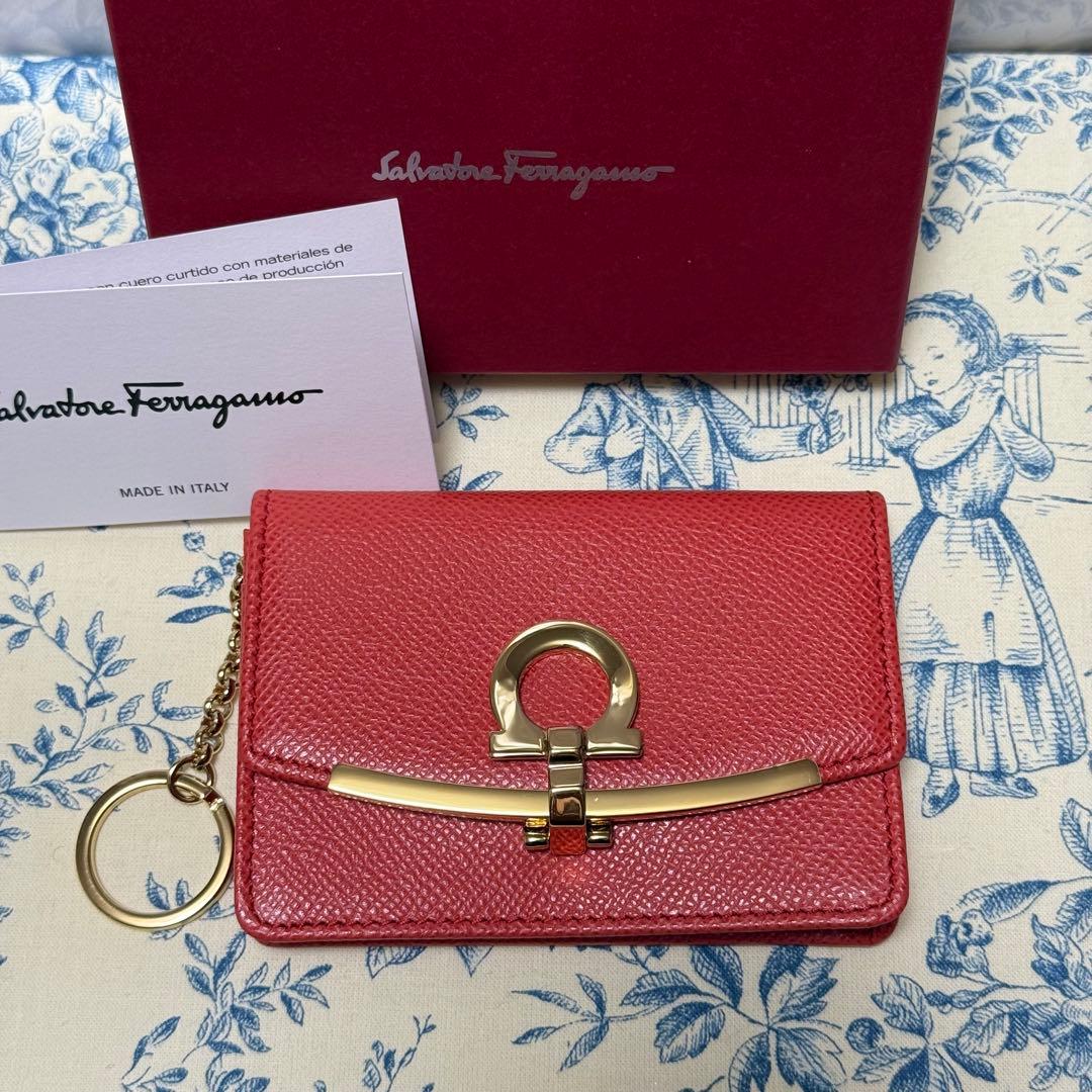 ライ　　フェラガモ　コーラル　カードケース　キーケース