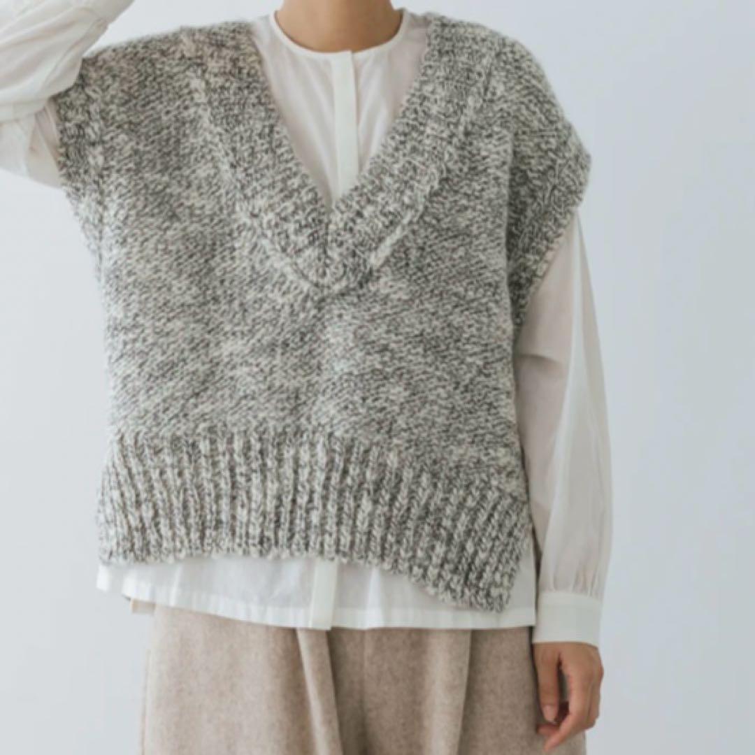 コムアーチニットベスト