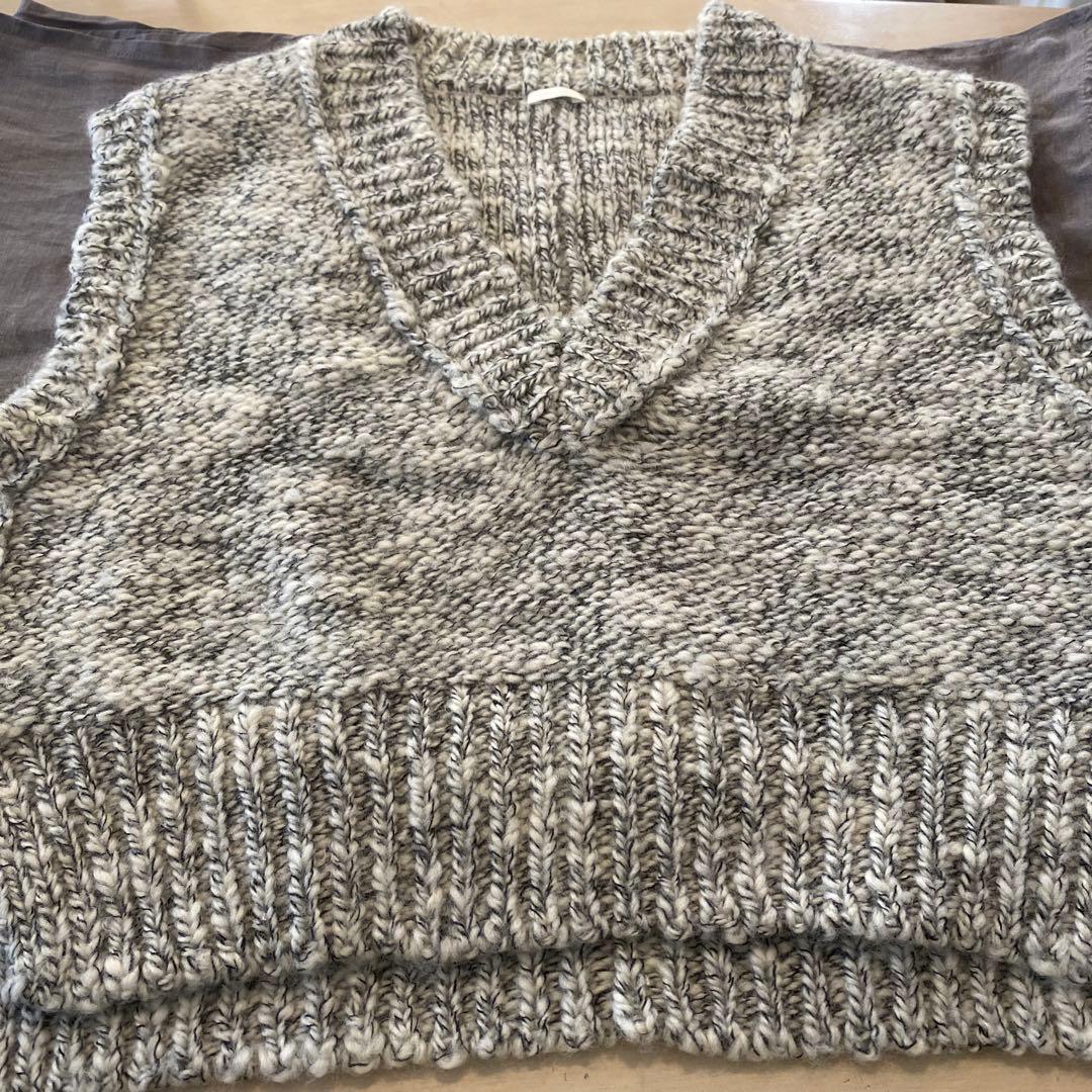 コムアーチニットベスト