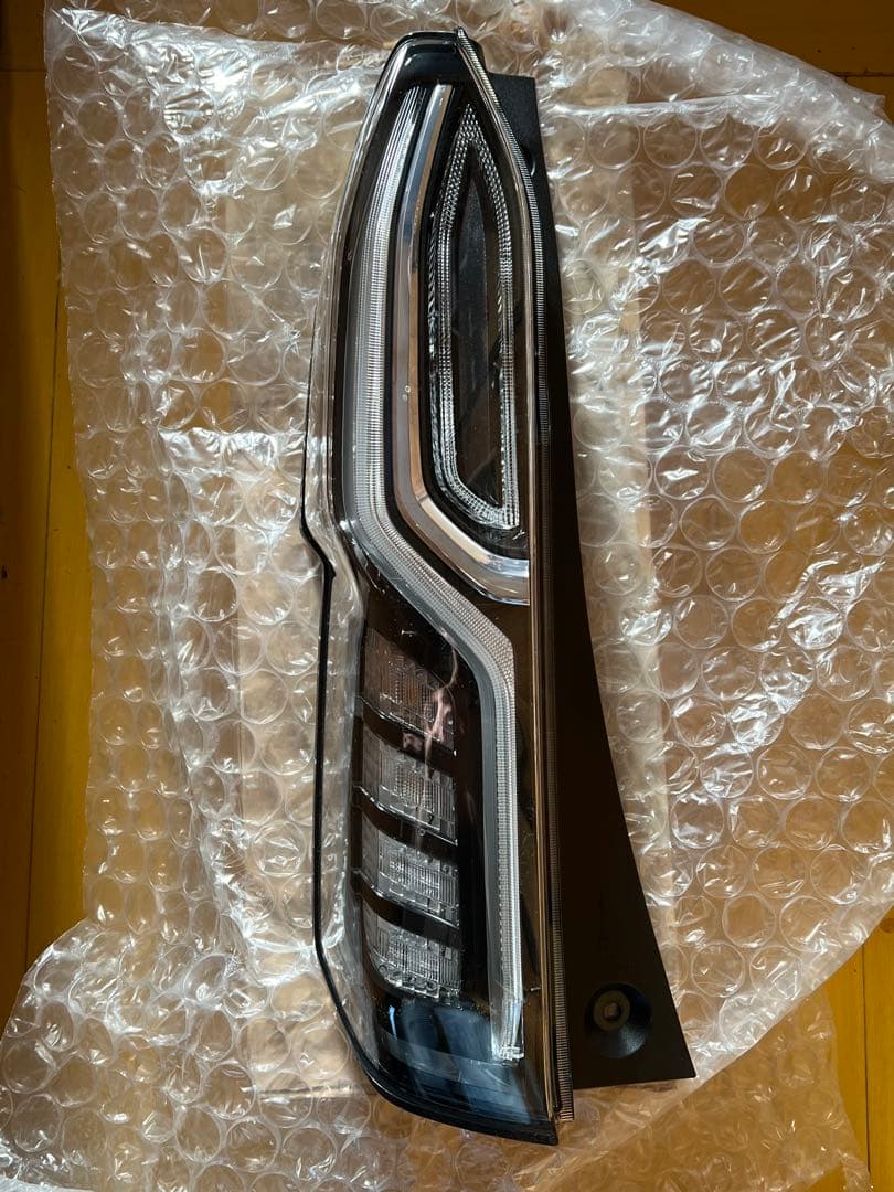 ホンダ N-BOX テールランプ 左JF3 JF4 新車外し