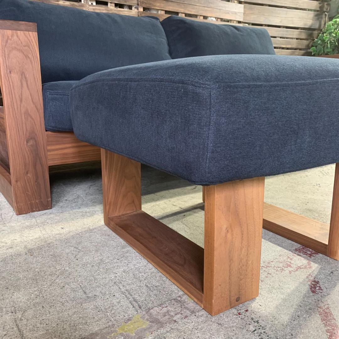 J819 3人掛けソファ + オットマンセット ネイビークッション 木製フレーム