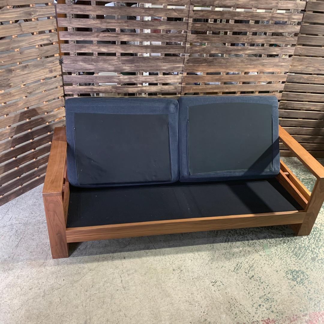 J819 3人掛けソファ + オットマンセット ネイビークッション 木製フレーム