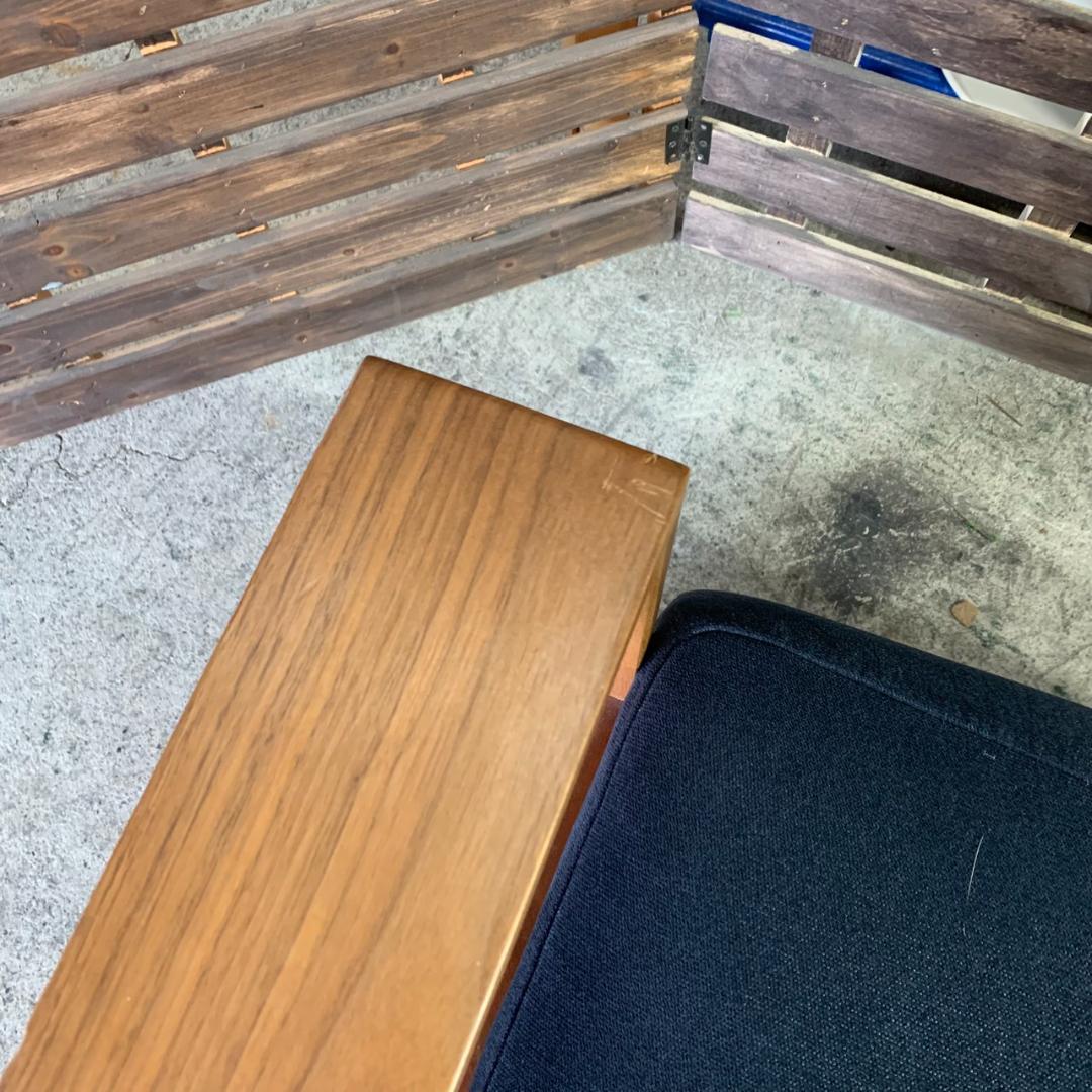 J819 3人掛けソファ + オットマンセット ネイビークッション 木製フレーム