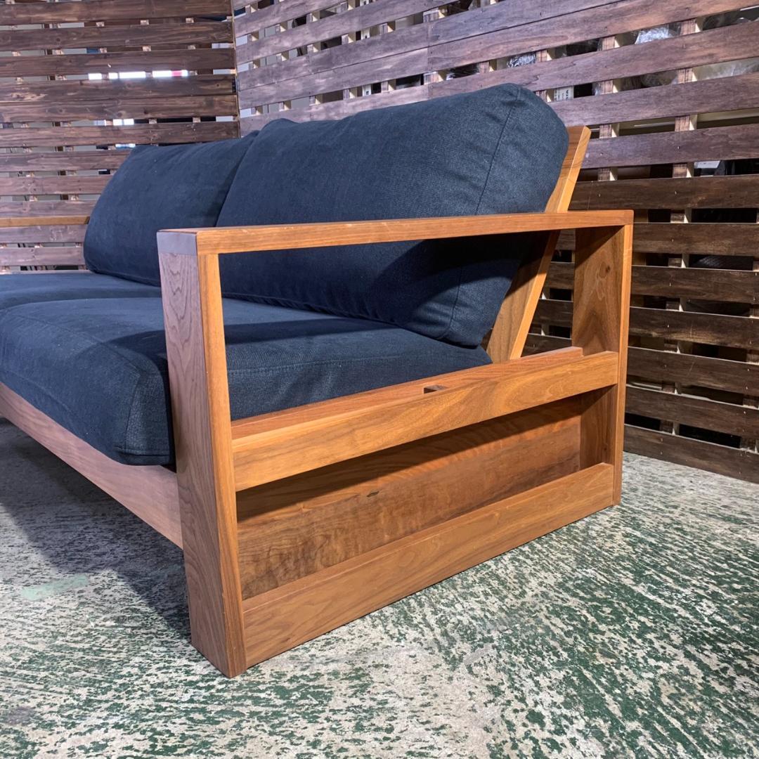 J819 3人掛けソファ + オットマンセット ネイビークッション 木製フレーム