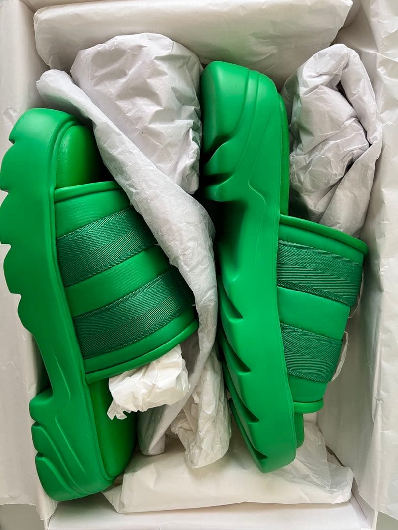 新品BOTTEGA VENETA グリーン スライドサンダル 24.5cm