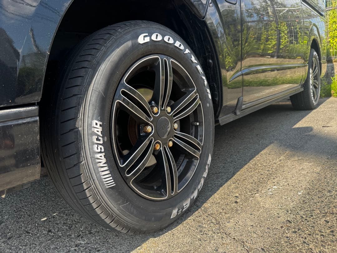 ハイエース17インチバッドラッカーホイール