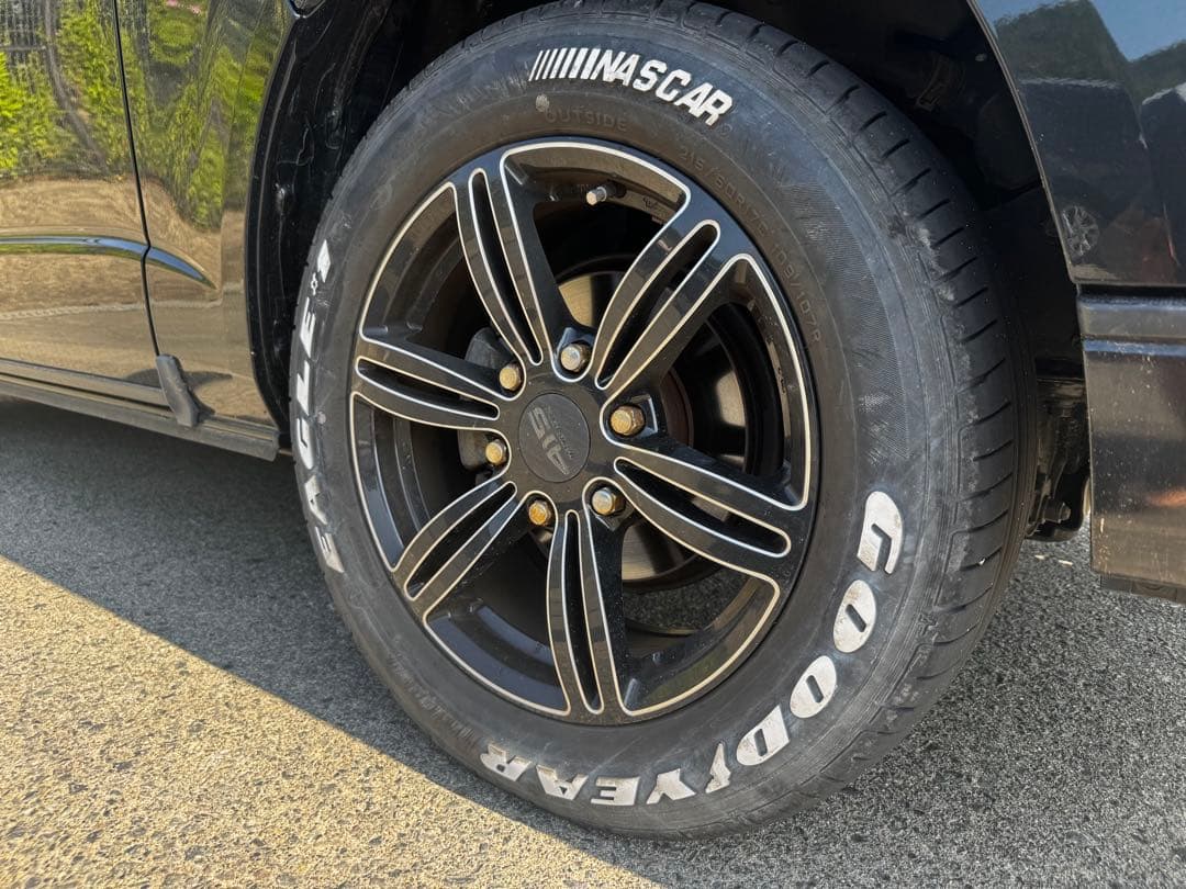 ハイエース17インチバッドラッカーホイール