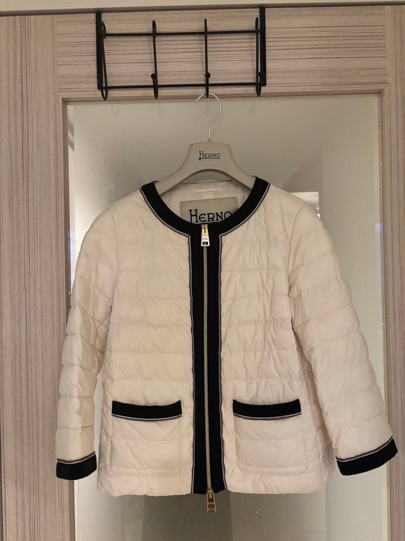 年末大幅お値下29,999円！ヘルノ★春まで活躍！ライトダウンジャケット42M