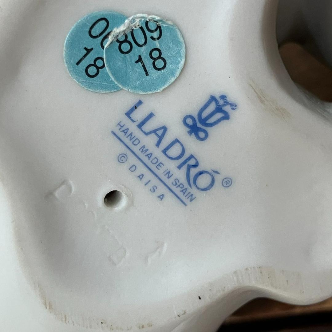 リヤドロ　LLADRO　むじゃきなビーグル　おしりを立てて　陶器　置物