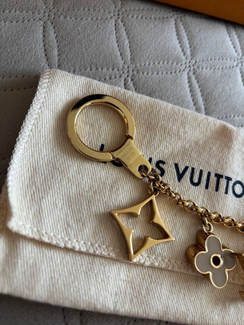 美品！ルイヴィトン　正規品フルール ドゥ モノグラム バッグチャーム