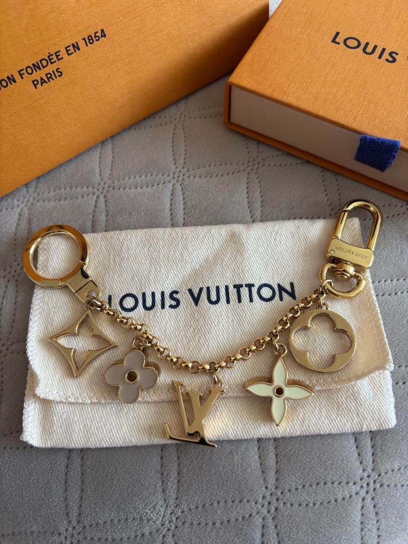 美品！ルイヴィトン　正規品フルール ドゥ モノグラム バッグチャーム