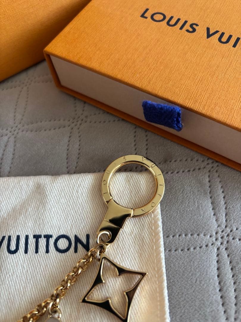 美品！ルイヴィトン　正規品フルール ドゥ モノグラム バッグチャーム