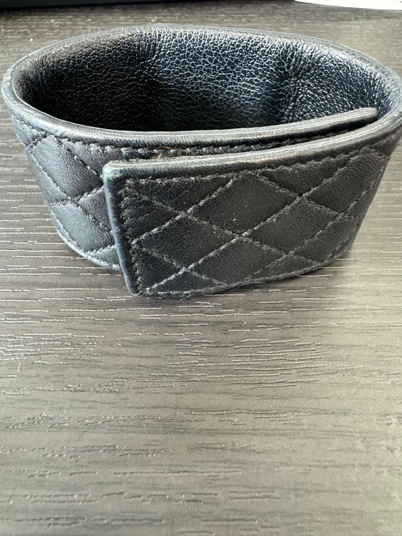 O611 CHANEL ブラック キルティング バングル