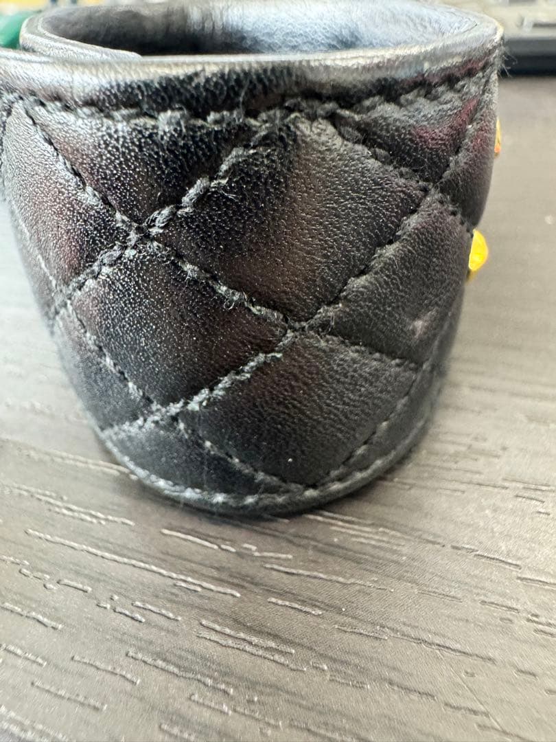 O611 CHANEL ブラック キルティング バングル